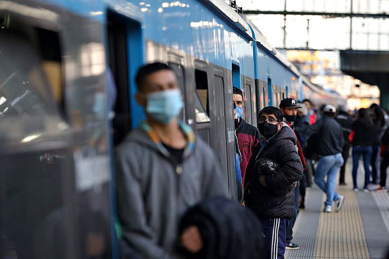 Caos y cierre de la estación Constitución por un piquete de trabajadores en las vías