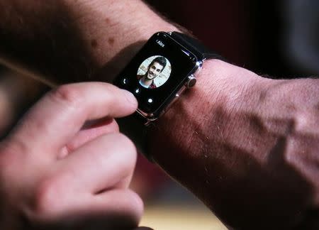 An attendee tries out an Apple Watch folowing an Apple event in San Francisco, California March 9, 2015. REUTERS/Robert Galbraith