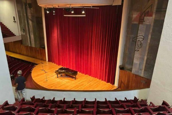 Concierto en el Conservatorio Nacional de Música en medio de goteras sin reparación.