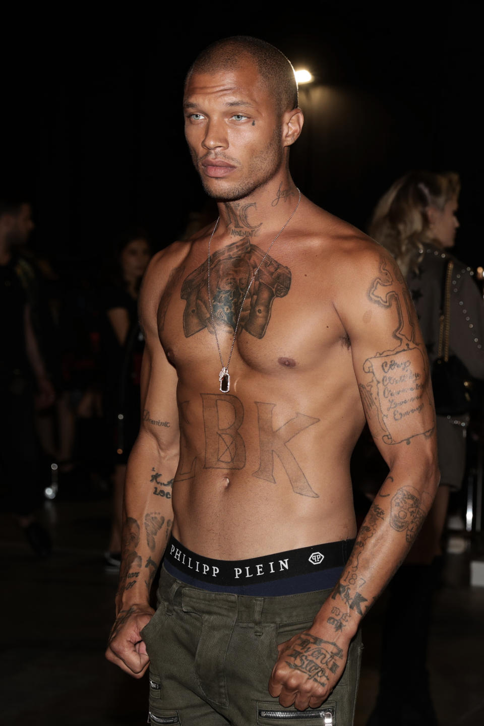 Jeremy Meeks and his relationship with Topshop heiress Chloe Green are continuing to draw paparazzi pics and heated discussion online. (Photo: Getty Images)