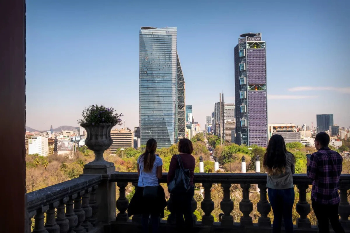 Mexico City residents angered by influx of Americans speaking English, gentrifyi..