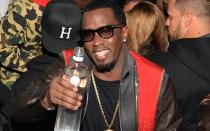 <p>Für P. Diddy darf es hingegen Wodka sein: Seit 2007 besitzt der Rap-Star Anteile an der Marke Cîroc, die in Frankreich produziert wird. Das Alleinstellungsmerkmal: Im Gegensatz zu anderen Wodkas wird jener nur aus Trauben hergestellt. (Bild: Prince Williams/FilmMagic/Getty Images)</p> 