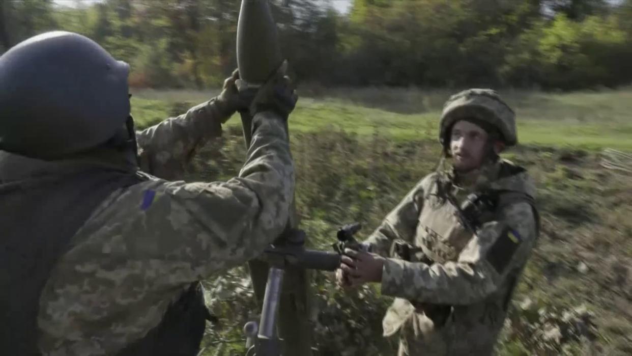 Des soldats ukrainiens à Bakhmout, dans l'est de l'Ukraine - BFMTV