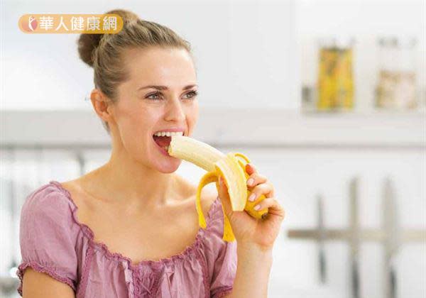 香蕉是纖維含量很豐富的水果，半條香蕉就相當於吃了半碗菜。