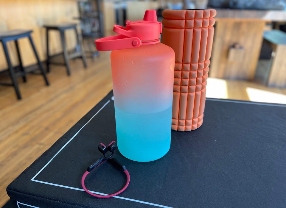 simple modern water bottle