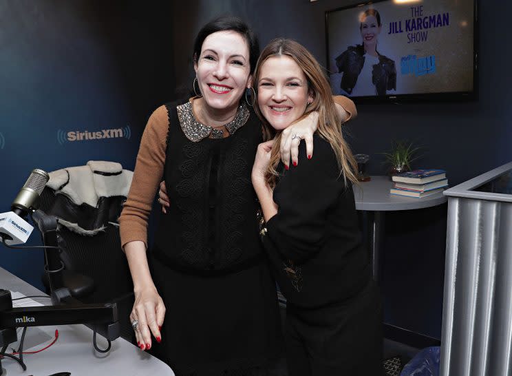 Drew Barrymore and her sister-in-law Jill Kargman. (Photo: Getty Images)