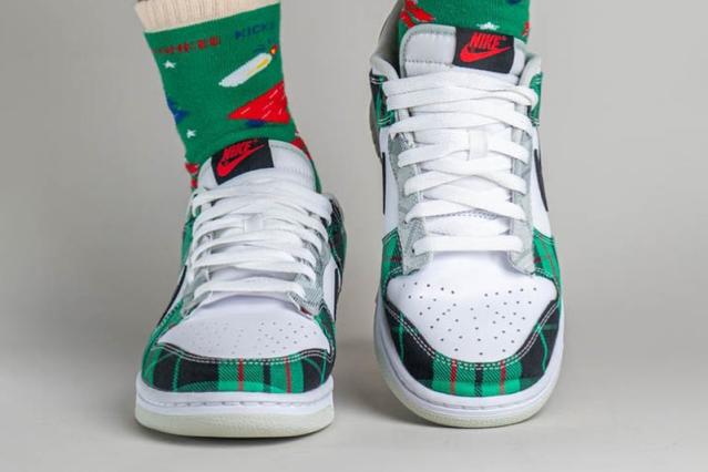 nike dunks plaid christmas