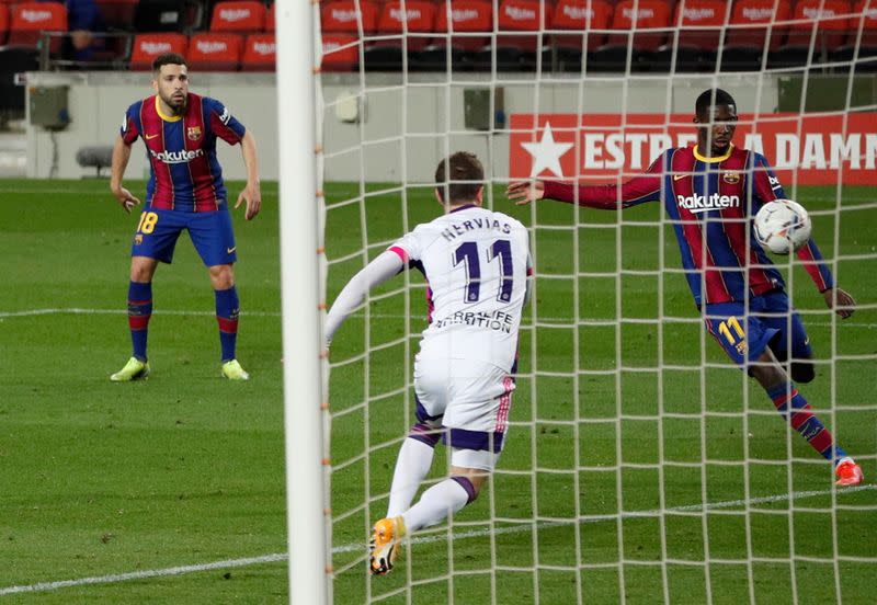 Ousmane Dembélé poco antes de anotar el gol del triunfo del Barcelona por La Liga ante Real Valladolid