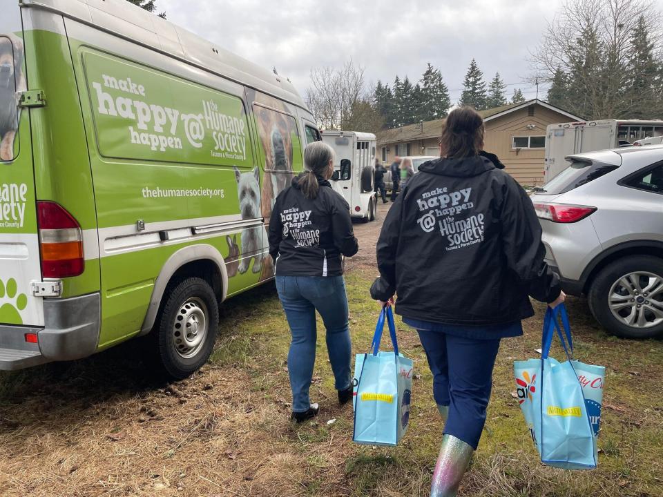 Humane Society staff arriving at the location in Puyallup.