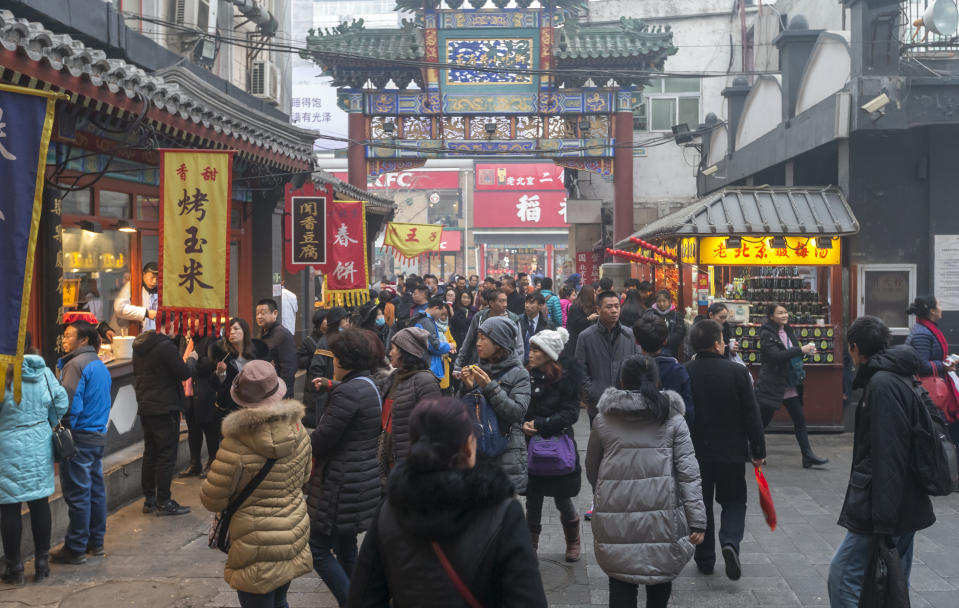 China, donde se originó la pandemia, sigue siendo el país que más visados dorados ha conseguido de España, aunque el descenso es notable. Entre el 1 de enero y el 31 de mayo de 2019 fueron 180 y en el mismo período de 2020 se han concedido 65. (Foto: Getty Images).