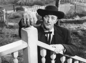 Der unheimliche, expressionistische Psychothriller "Die Nacht des Jägers" (1955) zählt zu den ungewöhnlichsten und irritierendsten Meisterwerken der Filmgeschichte. Robert Mitchum spielt einen undurchsichtigen Wanderprediger, der seine Botschaft vom ewigen Kampf zwischen Liebe und Hass tätowiert auf den Fingern trägt. (Bild: United Artists/Sunset Boulevard/Corbis via Getty Images)