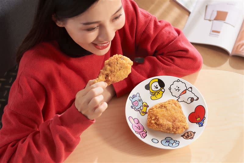 「BT21陶瓷餐具三件組」每組包含「BT21馬克杯」、「BT21陶瓷碗」及「BT21陶瓷餐盤」。（圖／品牌業者提供）