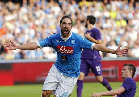 Napoli's Gonzalo Higuain celebrates after scoring against Fiorentina during their Italian Serie A soccer match at the San Paolo stadium in Naples, Italy, October 18, 2015. Napoli won 2-1.REUTERS/Ciro De Luca