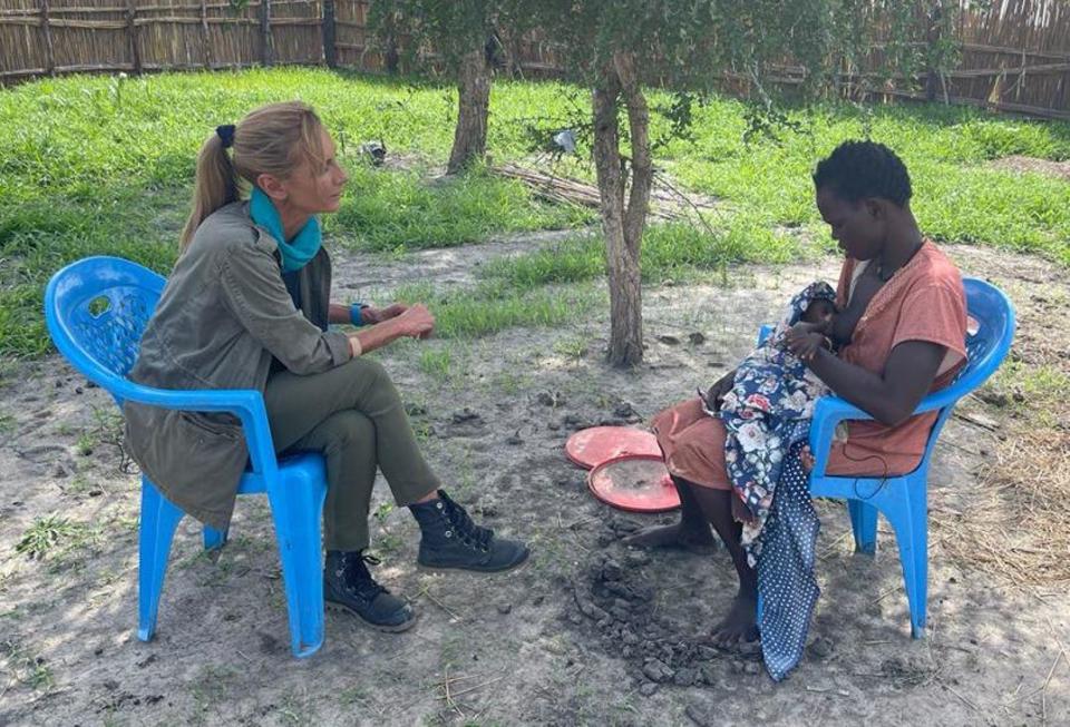 CBS News' Debora Patta speaks with Nyabany Kong in New Fangak, South Sudan, as she tries to nurse her 10-month-old son Chuol.  / Credit: CBS News