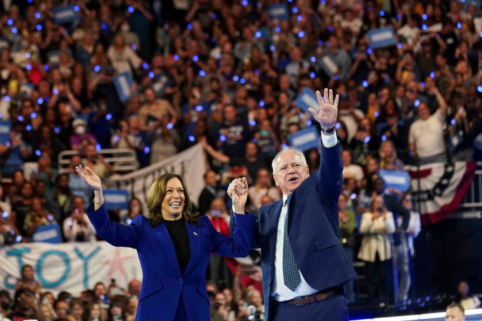 U.S. Vice President and Democratic presidential candidate Kamala Harris and her running mate Minnesota Governor Tim Walz gesture at a campaign rally in Milwaukee, Wisconsin, U.S., August 20, 2024. REUTERS/Kevin Lamarque