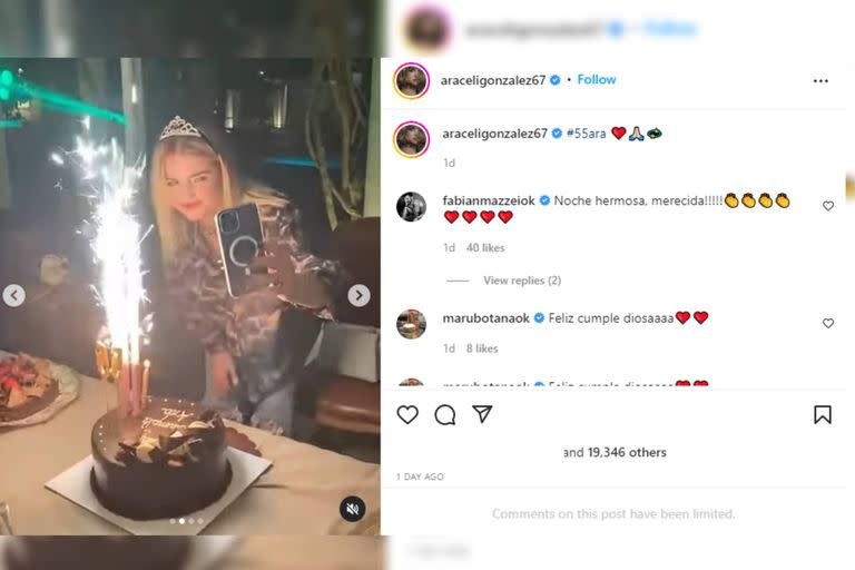 El momento en el que Araceli sopló las velas (Foto Instagram @araceligonzalez67)