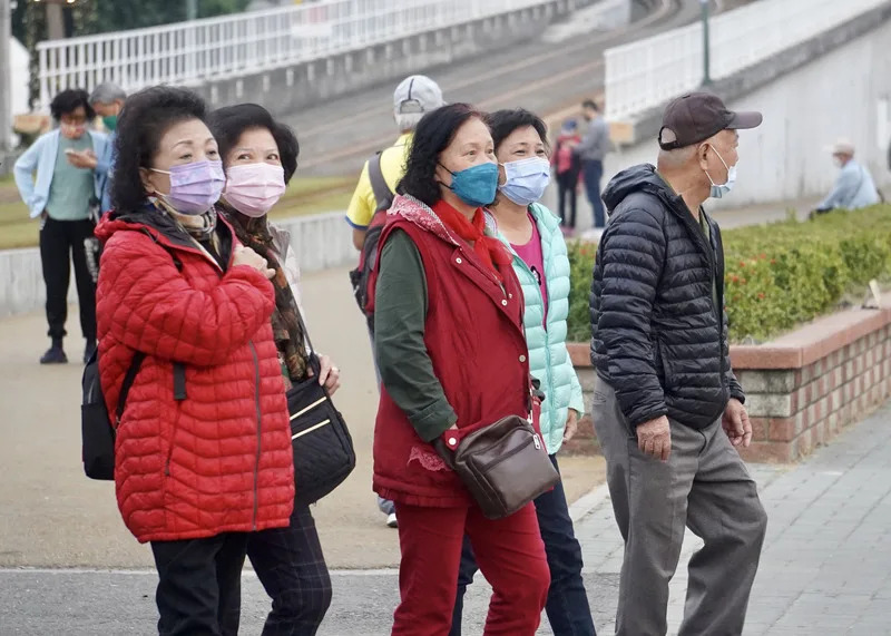 &#x006c23;&#x008c61;&#x005c40;&#x009577;&#x00912d;&#x00660e;&#x005178;&#x0063d0;&#x009192;&#x00ff0c;&#x009810;&#x00671f;&#x005348;&#x005f8c;&#x0065b0;&#x004e00;&#x006ce2;&#x005927;&#x009678;&#x0051b7;&#x009ad8;&#x0058d3;&#x007684;&#x005f71;&#x0097ff;&#x005c31;&#x006703;&#x00958b;&#x0059cb;&#x00ff0c;&#x009664;&#x004e86;&#x006ce8;&#x00610f;&#x004f4e;&#x006eab;&#x00ff0c;&#x006c23;&#x006eab;&#x008b8a;&#x005316;&#x005e45;&#x005ea6;&#x00548c;&#x00901f;&#x005ea6;&#x004e5f;&#x006703;&#x005f88;&#x006709;&#x00611f;&#x003002;&#x00ff08;&#x00793a;&#x00610f;&#x005716;&#x003002;&#x005716;&#x007247;&#x004f86;&#x006e90;&#x00ff1a;&#x004e2d;&#x00592e;&#x00793e;&#x00ff09;