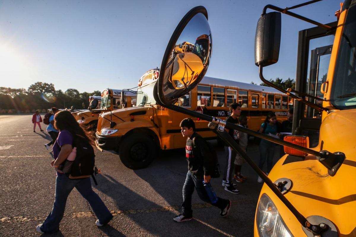 Are JCPS bus drivers quitting in droves and are kids late to school