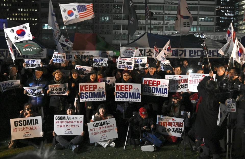 Pro-US activists hold placards during an anti-government rally demanding an extension of the General Security of Military Agreement (GSOMIA) between South Korea and Japan, in front of the US embassy in Seoul on November 22, 2019. - South Korea will suspend the expiry of a critical military intelligence-sharing agreement with Japan, Seoul said on November 22, just hours before the pact was due to expire as the two US allies row. (Photo by Jung Yeon-je / AFP) (Photo by JUNG YEON-JE/AFP via Getty Images)