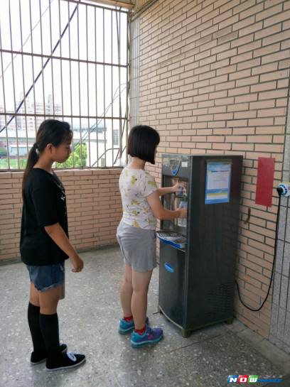 ▲中市府補助學校汰換老舊飲水機。（圖／教育局提供, 2017.9.10）