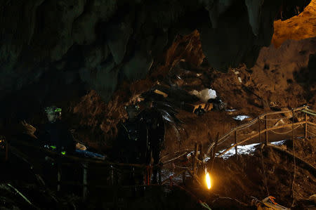 Divers walk inside Tham Luang cave complex in the northern province of Chiang Rai, Thailand, July 7, 2018. REUTERS/Tyrone Siu