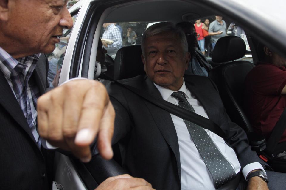 FOTOS | AMLO provoca caos y euforia por donde pasa