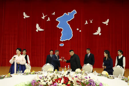 South Korean President Moon Jae-in and North Korean leader Kim Jong Un make a toast during a banquet in Pyongyang, North Korea, September 18, 2018. Pyeongyang Press Corps/Pool via REUTERS