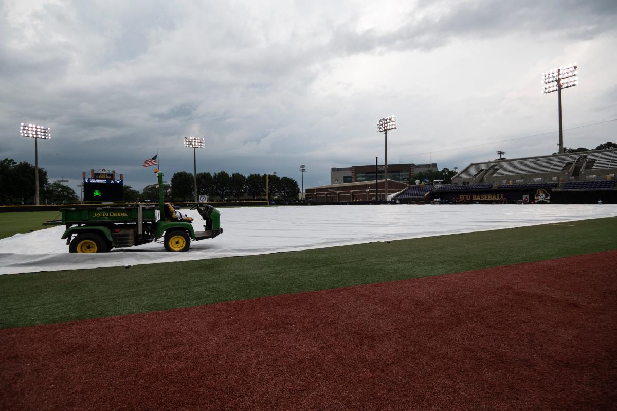 Arkansas baseball to resume after 2nd weather delay vs. UNC