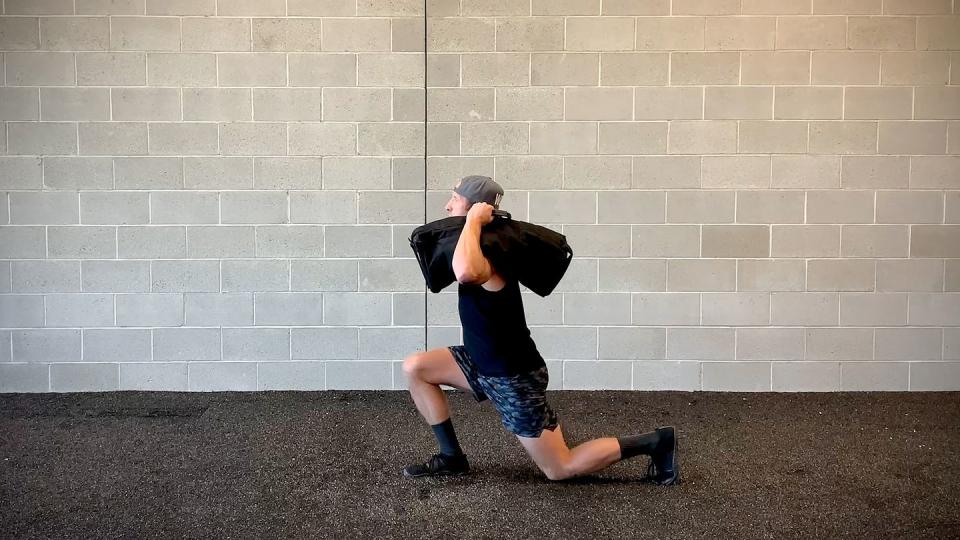 sandbag workout, reverse lunge