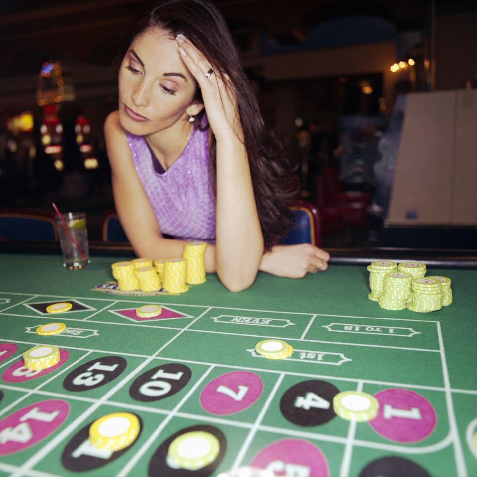 woman playing roulette