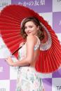 <p>Miranda Kerr fue la anfitriona del evento promocional dedicado a la clínica de belleza Takano Yuri celebrado en Japón y, ya la ves, ¡con sombrilla oriental incluida!</p> 