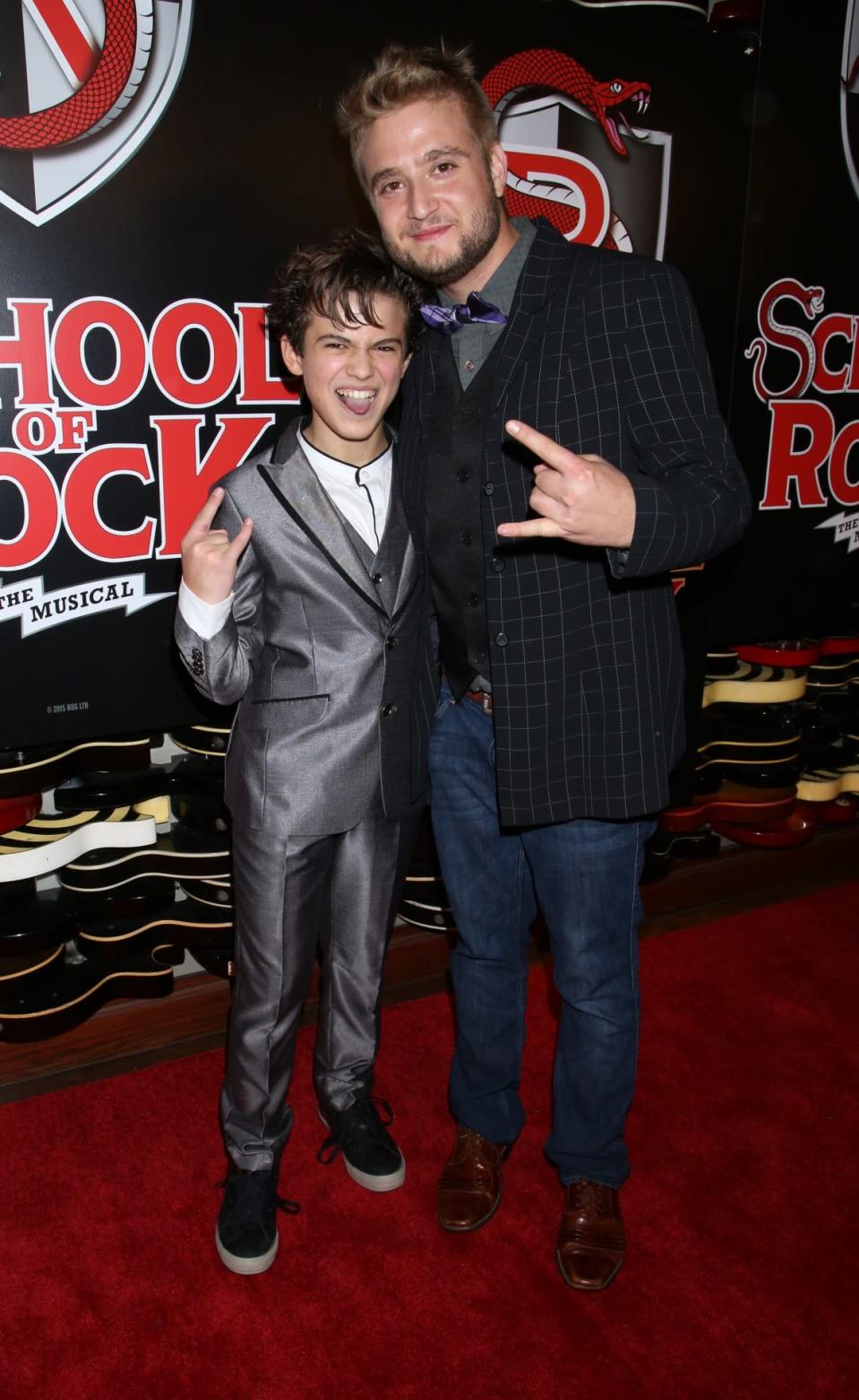 Kevin Alexander Clark steht hier neben Dante Melucci, der in 'School of Rock - The Musical’ sein Bestes gibt. Ob Kevin Alexander Clark als Freddy Jones da seine Inspirationsquelle ist?