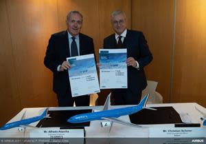 Alfredo Altavilla, Executive President of ITA Airways and Christian Scherer, Airbus Chief Commercial Officer and Head of Airbus International. ITA Airways, Italy’s new national carrier, has firmed up an order with Airbus for 28 aircraft, including seven A220s, 11 A320neos and 10 A330neos, the latest version of the most popular A330 widebody airliner.