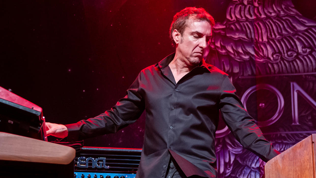  Derek Sherinian. 