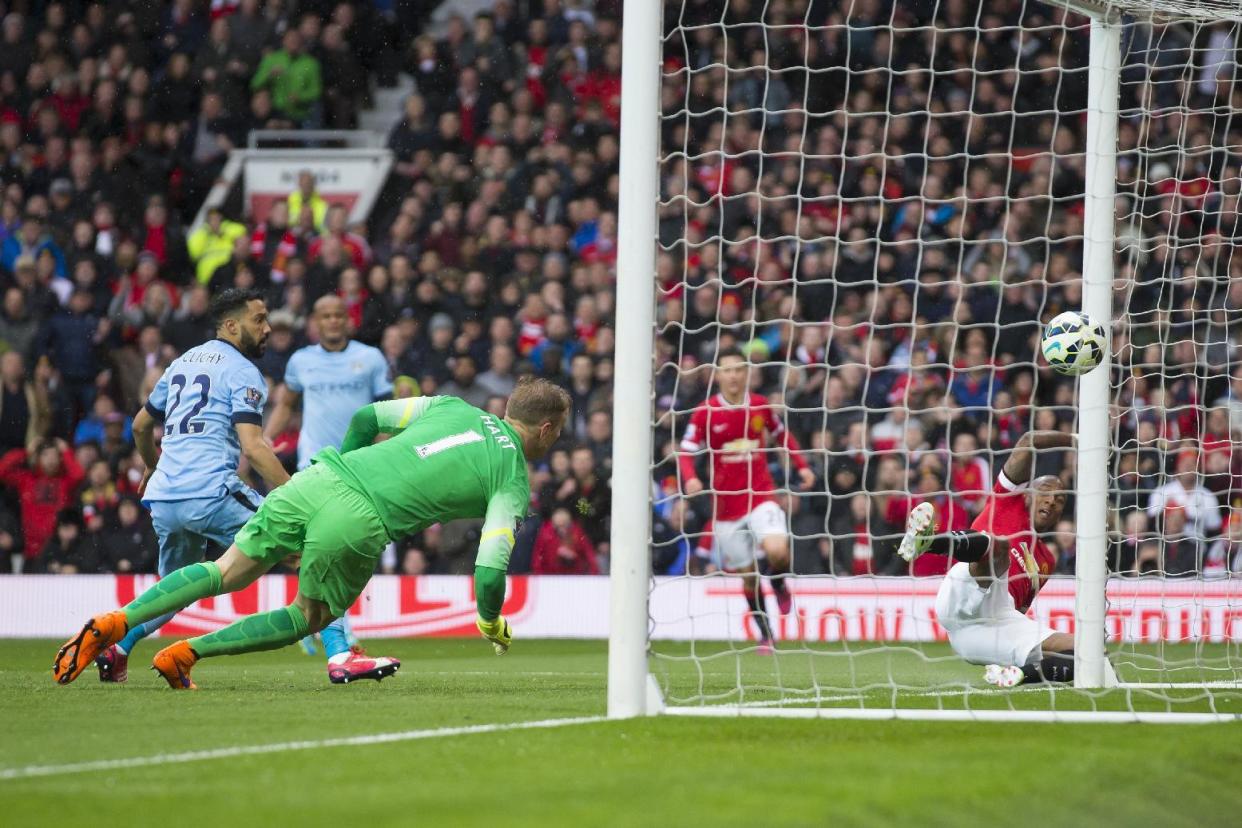 Manchester United&#39;s Ashley Young, right, scores past Manchester City&#39;s goalkeeper Joe Hart during the English Premier League soccer match between Manchester United and Manchester City at Old Trafford Stadium, Manchester, England, Sunday, April 12, 2015. (AP Photo/Jon Super)