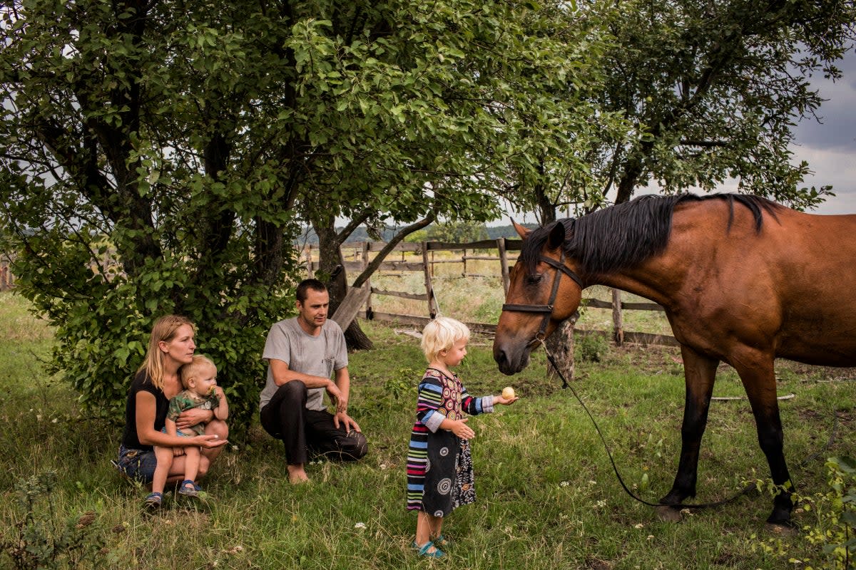 Olga and Nikolay Grinik in old Avdeevka, Donetsk Oblast (Anastasia Taylor-Lind)