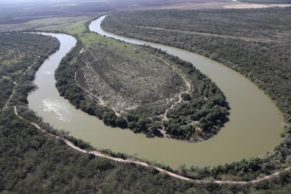  The Rio Grande snakes along the U.S.-Mexico border on January 3, 2017 near McAllen, Texas. Smugglers ferry thousands of immigrants across the river every year from Mexico into Texas. Hundreds of immigrants die annually while making the perilous journey into the United States. (Photo: John Moore/Getty Images)