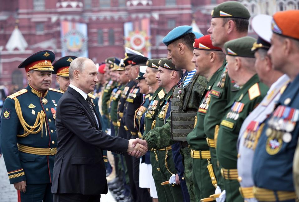 Vladimir Putin with Russian military officers