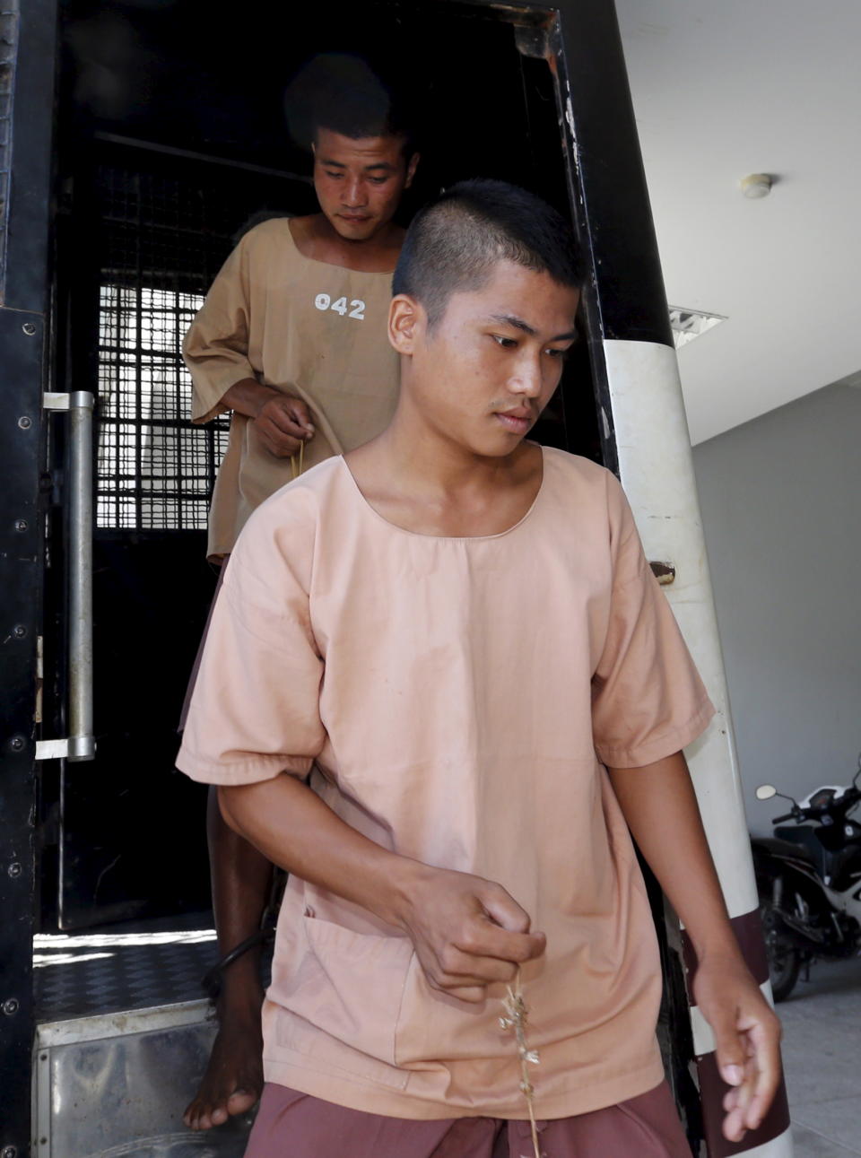 Myanmar migrant workers Zaw Lin (R) and Wai Phyo, also known as Win Zaw Htun, arrive at the Koh Samui Provincial Court, in Koh Samui, Thailand, July 22, 2015. The two men are on trial for the murder of Hannah Witheridge, 23, and David Miller, 24, in September last year on a beach on Koh Tao, an island popular with backpackers and divers. REUTERS/Chaiwat Subprasom