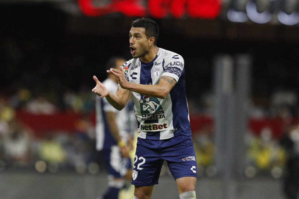 Gustavo Cabral tras anotar de penal para Pachuca en el partido contra el América por los cuartos de final de la liga mexicana, el domingo 16 de mayo de 2021. (AP Foto/Eduardo Verdugo)