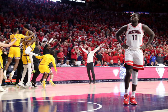 Michigan Stuns Houston With Wild Buzzer Beater In NCAA Tournament