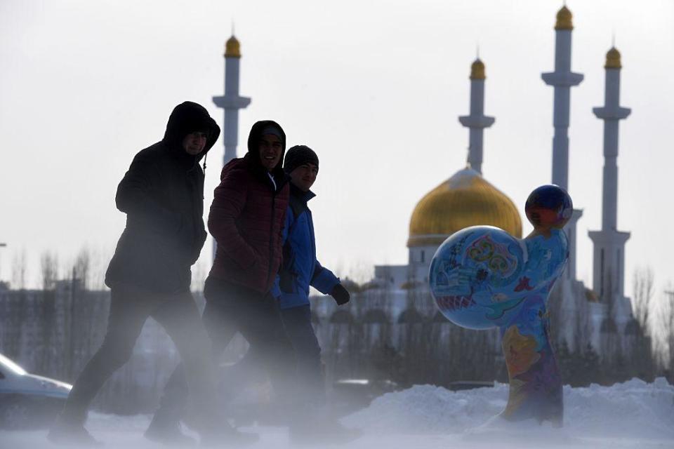 Men walk along a street in Astana on January 22, 2017. The so-called Astana peace talks, set to begin on Monday, will be the first time a delegation composed exclusively of rebel groups will negotiate with the regime of Syrian President Bashar al-Assad: AFP/Getty Images