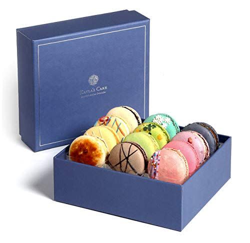 16) Assorted Macarons Set