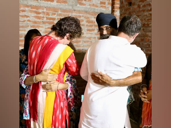 Congress leaders Priyanka Gandhi Vadra and Rahul Gandhi at farmer Lovepreet Singh's residence. (Photo/ANI)