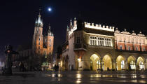 Das Treppchen knapp verfehlt, hat das wunderschöne Krakau. Eine beliebte Aktivität sind hier "Kommunismus"-Touren im alten Trabi. Und natürlich das Berühren der Sigismund-Glocke für Reichtum und Liebe. (Bild-Copyright: Artur Widak/NurPhoto/REX)