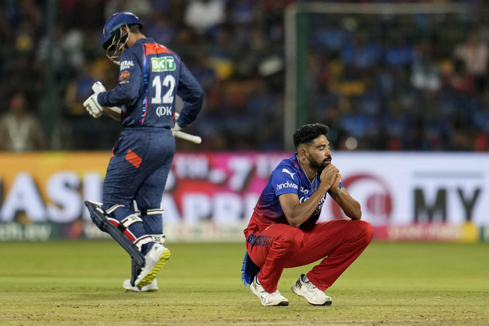 Royal Challengers Bengaluru's Mohammed Siraj, right, reacts after Lucknow Super Giants' Quinton de Kock, left, hit a boundary on his delivery during the Indian Premier League cricket match between Royal Challengers Bengaluru and Lucknow Super Giants in Bengaluru, India, Tuesday, April 2, 2024. (AP Photo/Aijaz Rahi)