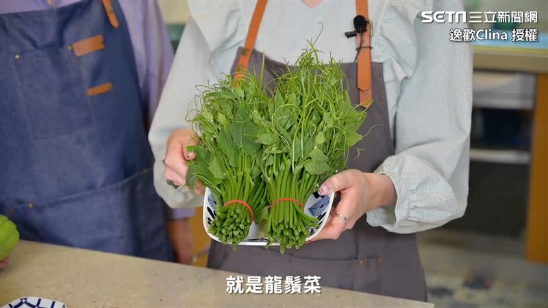 需要準備的材料有龍鬚菜、薑絲、蒜頭、小魚乾、豆豉、味醂與鮮美露。（圖／逸歡Clina 授權）