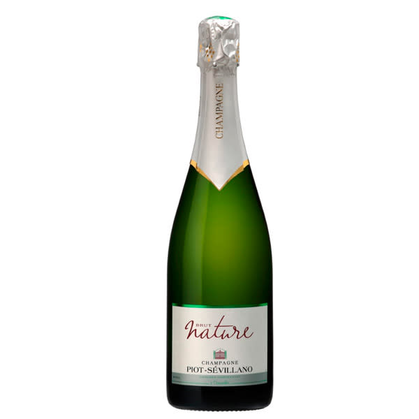 <p><strong>Piot-Sévillano Brut Nature</strong> </p> <p>Peu dosé en sucre, ce champagne réveille les papilles avec ses notes toniques d’agrumes et de fruits blancs. Franc et net en bouche, il offre des saveurs beurrées et de zestes confits avec une finale acidulée extrêmement rafraîchissante. piot-sevillano.com, 28 €.</p>