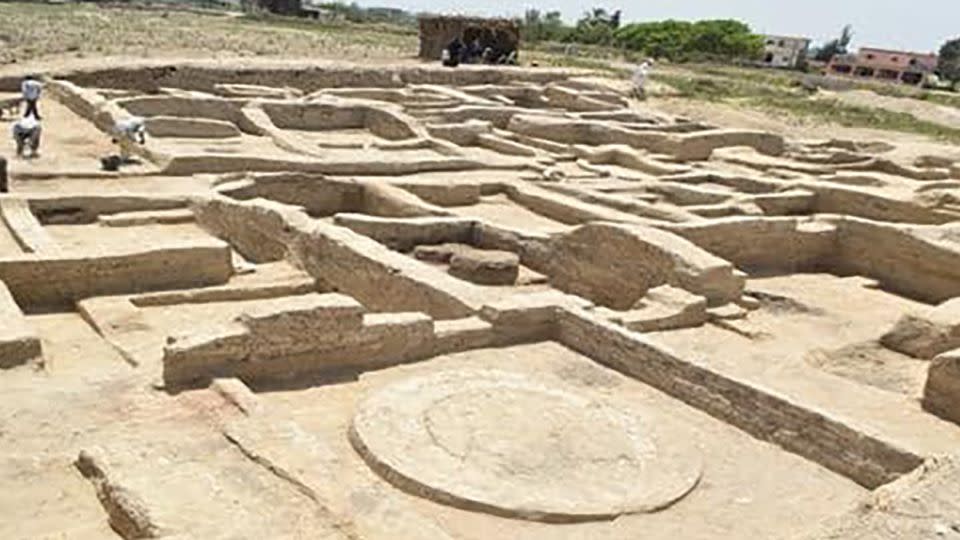 The barracks contained both housing for soldiers and storage. - Egypt Ministry of Tourism and Antiquities