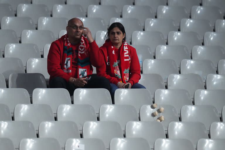 Dos hinchas de Liverpool, golpeados por la derrota